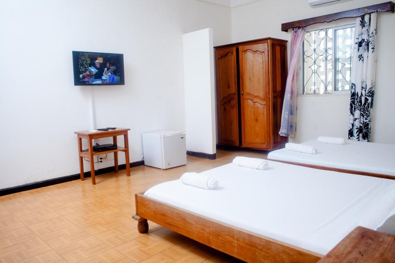 Lotus Hotel Antsiranana Buitenkant foto