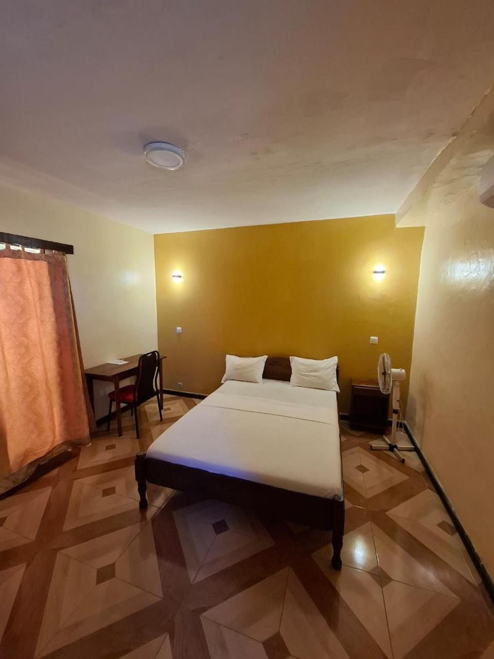 Lotus Hotel Antsiranana Buitenkant foto