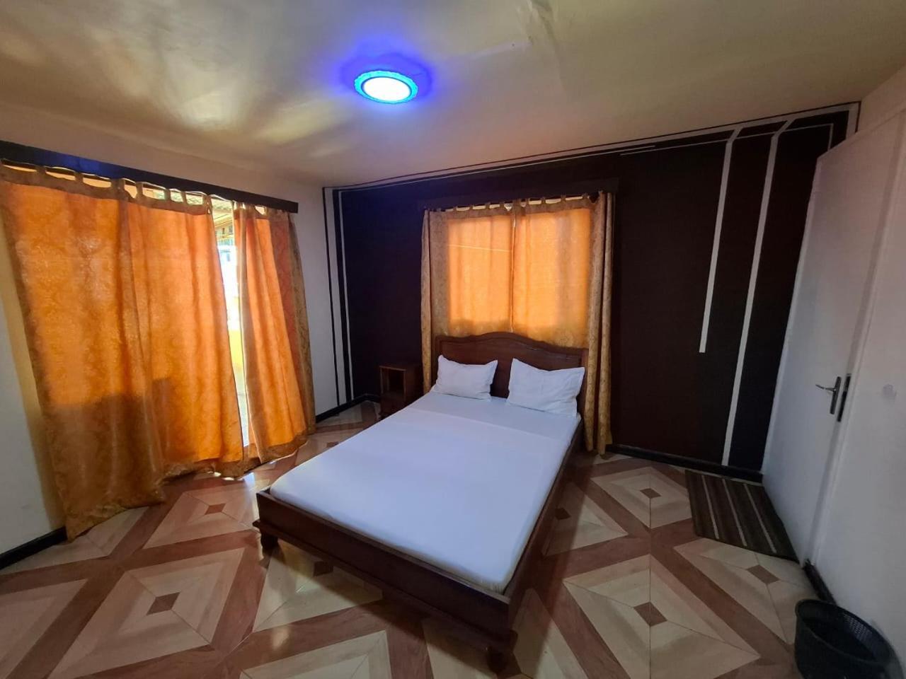 Lotus Hotel Antsiranana Buitenkant foto