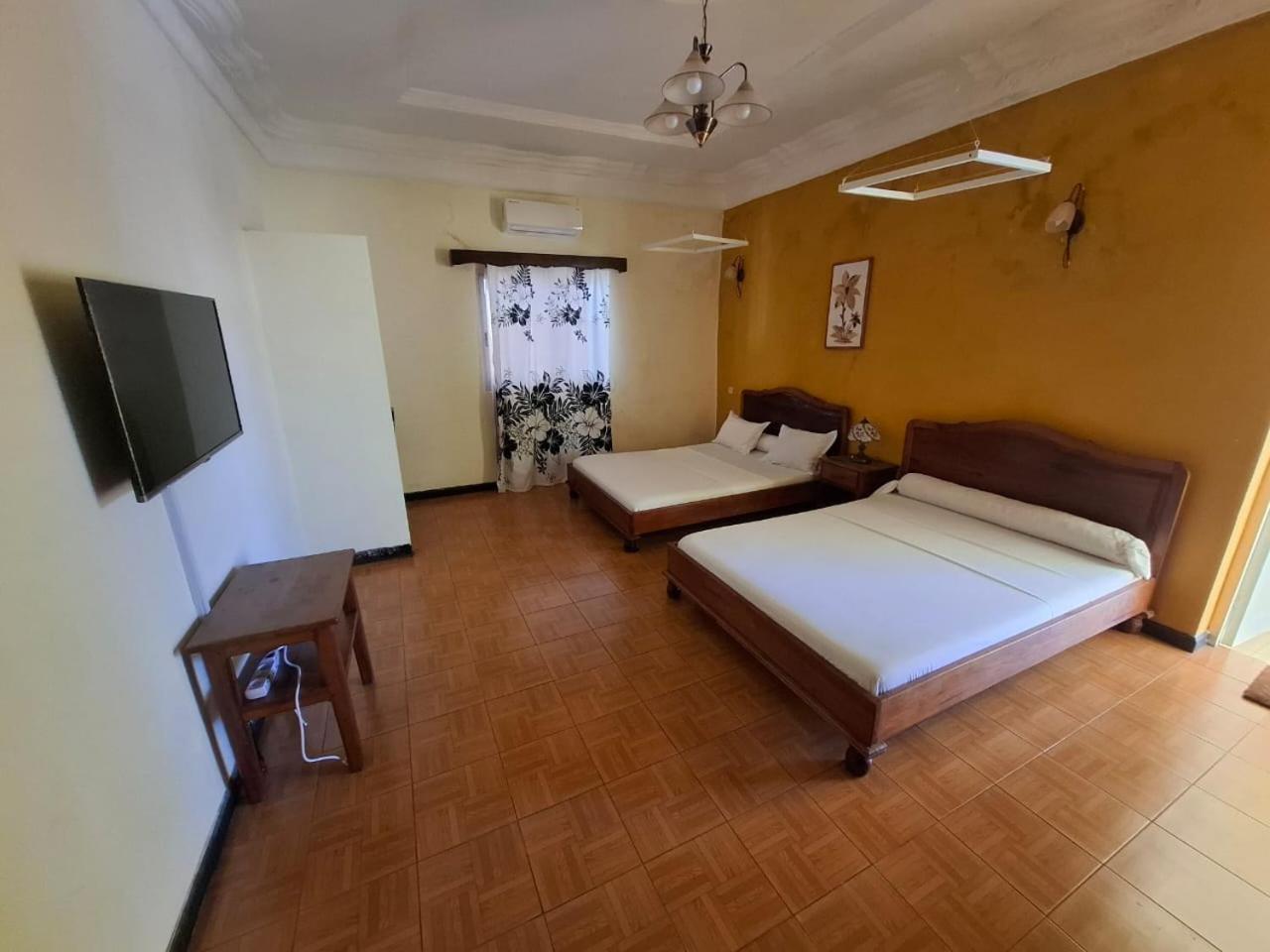 Lotus Hotel Antsiranana Buitenkant foto