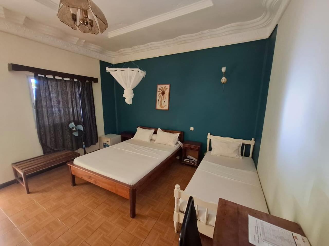Lotus Hotel Antsiranana Buitenkant foto